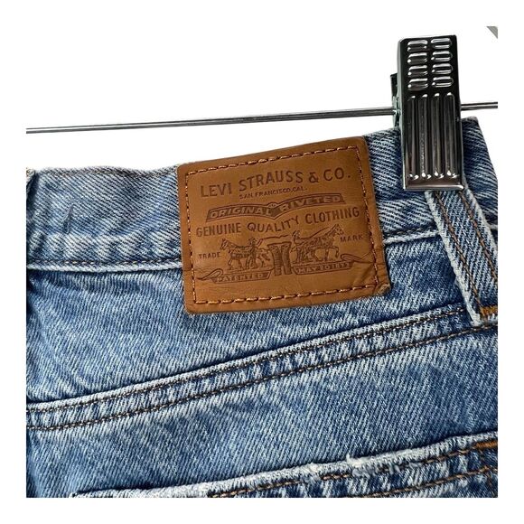 Levi Wedgie Ankle Jeans Straight SZ 25 Premium Denim Light Wash Distressed - Picture 7 of 11